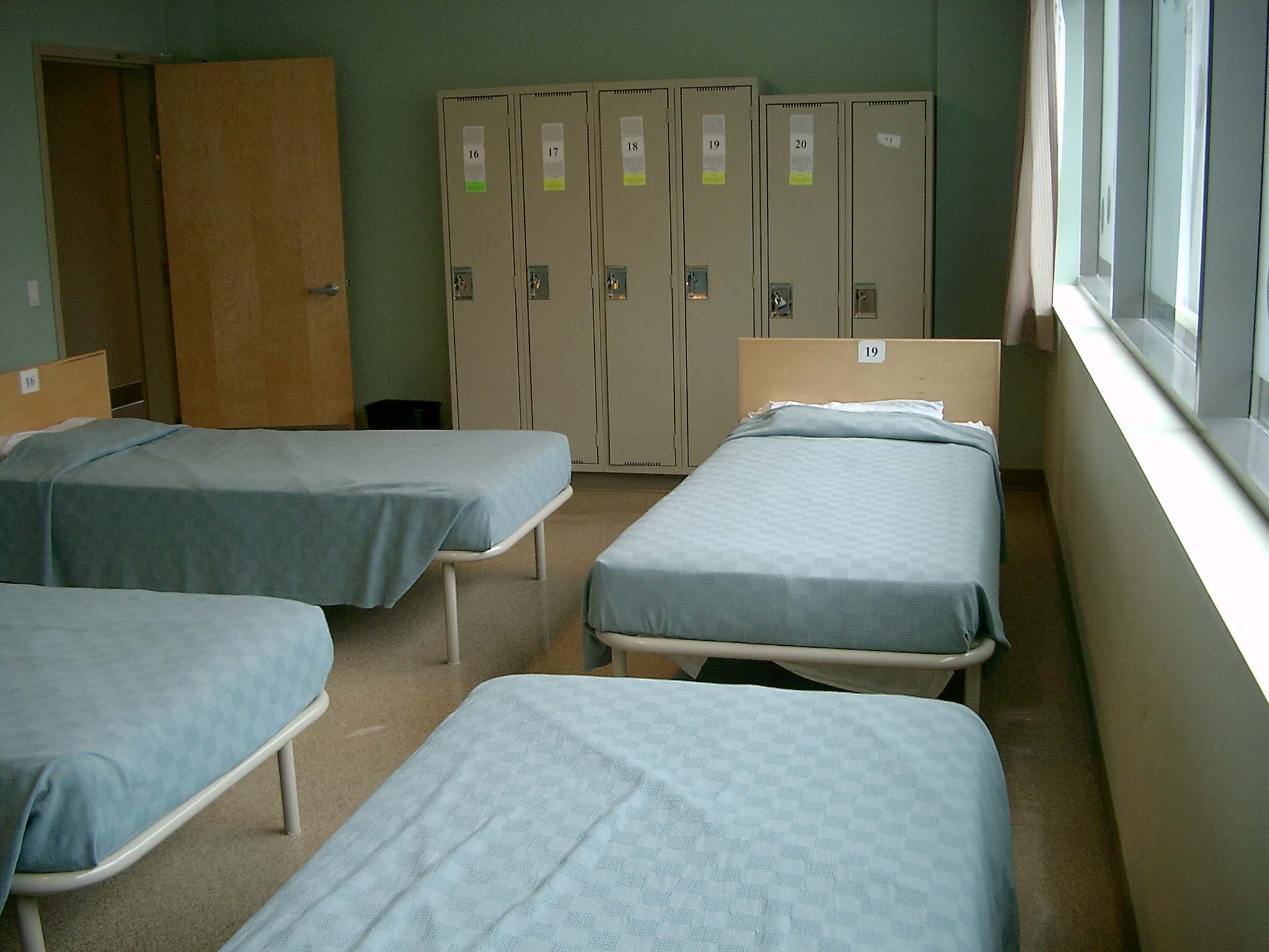 Emergency shelter room